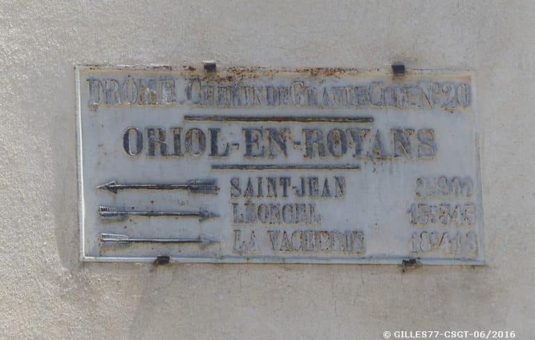 26 ORIOL EN ROYANS sur l’église (2) plaquedecocher.fr